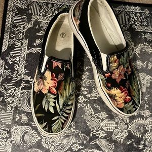 Trendy Slip on vans style comfy canvas shoes size 8 for sale!